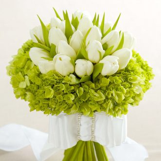 Букет невесты из тюльпанов и зеленой гортензии