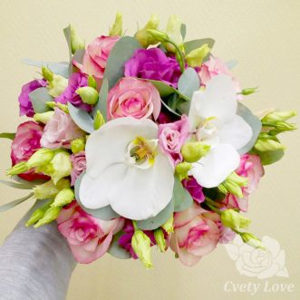 Букет невесты из роз, эустом и орхидей