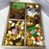 Сухофрукты, орехи и сыр в ящике