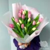 Букет из 21 розового и белого тюльпана