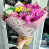 Букет из разноцветных хризантем и роз